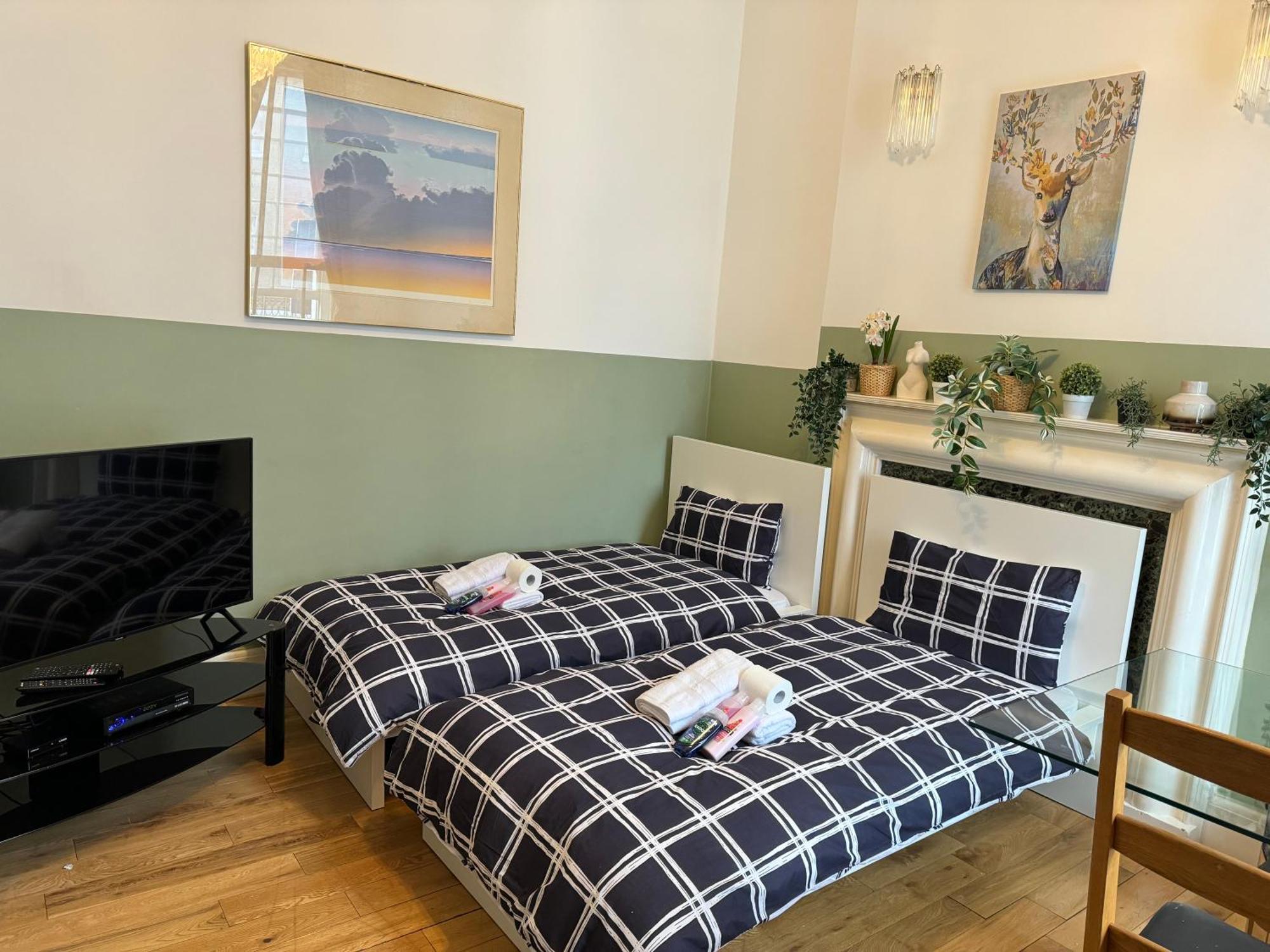 Central And Affordable Flat For 6 People In Zone 1 - Baker Street - With Breakfast Included ロンドン エクステリア 写真