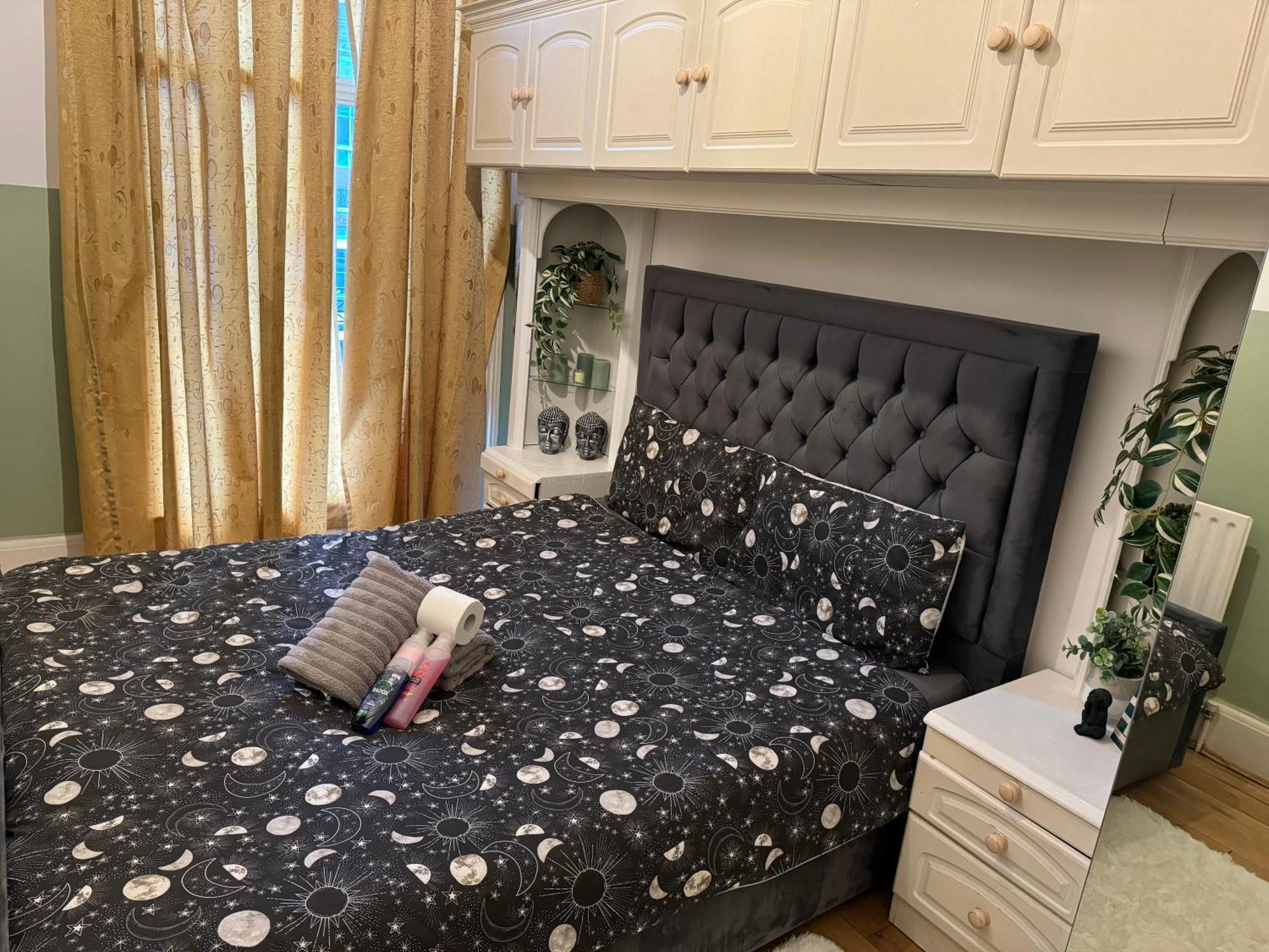 Central And Affordable Flat For 6 People In Zone 1 - Baker Street - With Breakfast Included ロンドン エクステリア 写真