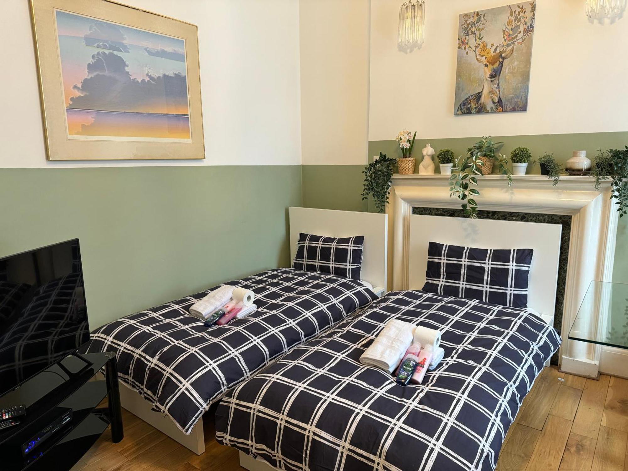 Central And Affordable Flat For 6 People In Zone 1 - Baker Street - With Breakfast Included ロンドン エクステリア 写真