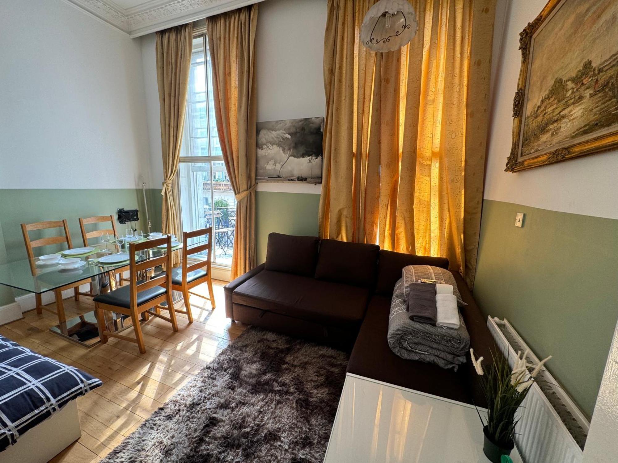 Central And Affordable Flat For 6 People In Zone 1 - Baker Street - With Breakfast Included ロンドン エクステリア 写真